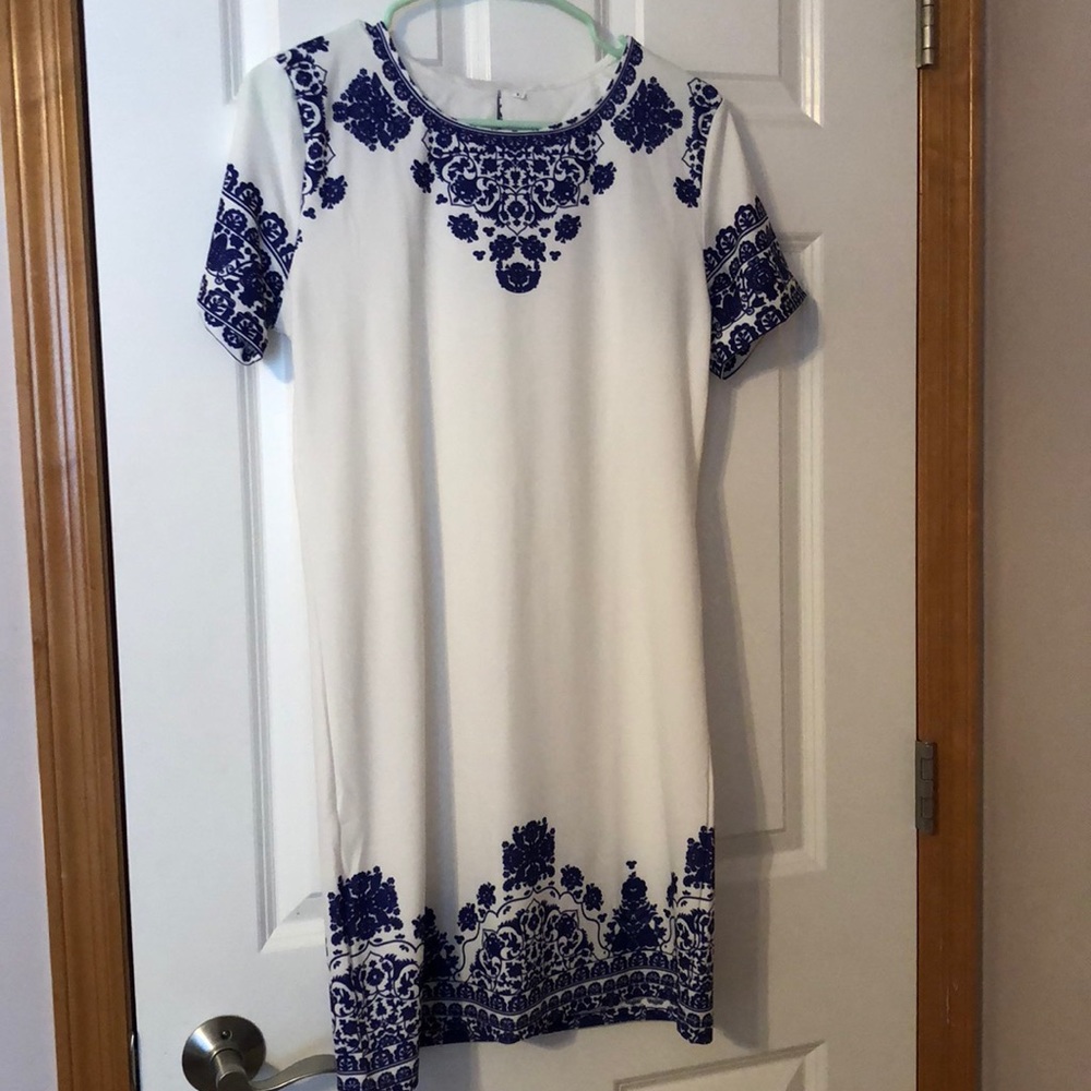 White and navy short sleeve dress